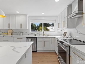 7725 NE 142nd Pl, Kirkland WA 98034