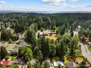 7725 NE 142nd Pl, Kirkland WA 98034