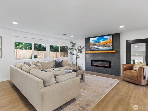 7725 NE 142nd Pl, Kirkland WA 98034