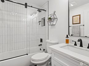 7725 NE 142nd Pl, Kirkland WA 98034