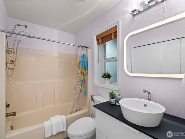 7600 Highland Park Way SW, Seattle WA 98106