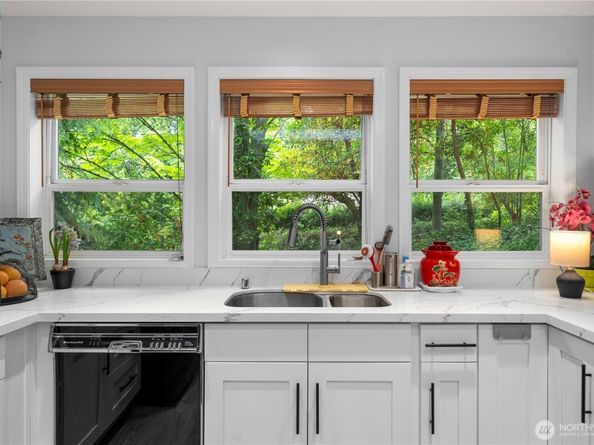 7600 Highland Park Way SW, Seattle WA 98106