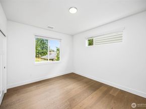 9 160th Place SE, Bothell WA 98012