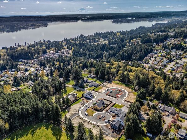 5052 NW Cedarside Loop, Silverdale WA 98383
