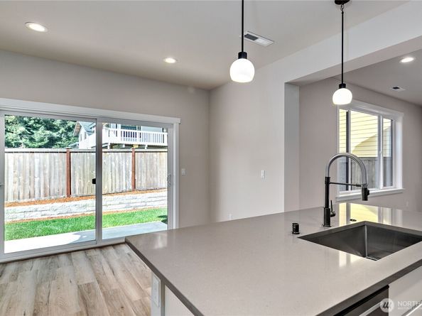 5052 NW Cedarside Loop, Silverdale WA 98383