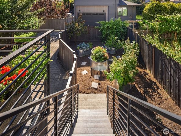 8841 Dibble Avenue NW, Seattle WA 98117