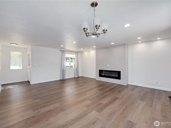 1802 NE Windermere Drive, Bremerton WA 98310