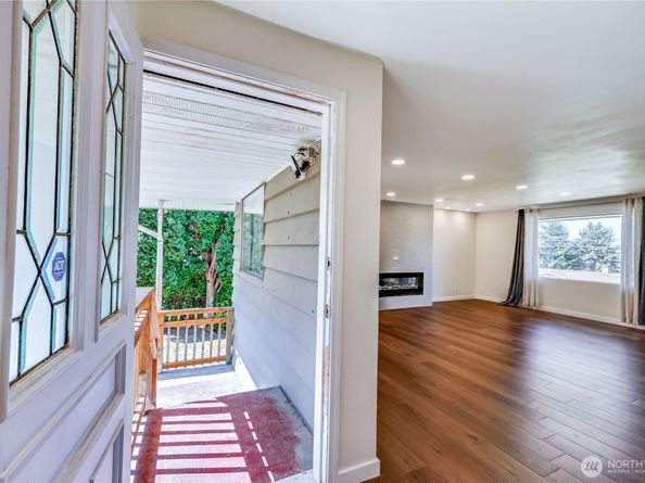 1802 NE Windermere Drive, Bremerton WA 98310