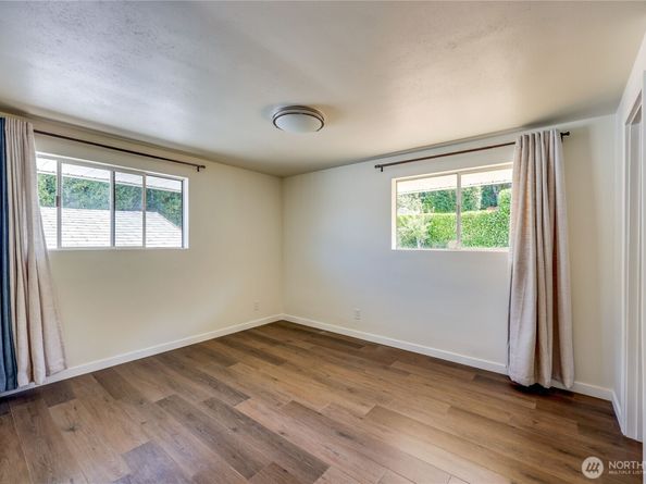 1802 NE Windermere Drive, Bremerton WA 98310