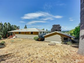 1802 NE Windermere Drive, Bremerton WA 98310