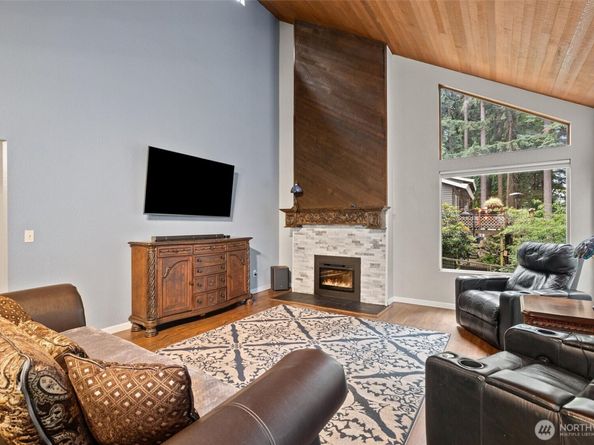 19833 95th Ave NE, Bothell WA 98011