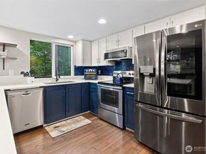 19833 95th Ave NE, Bothell WA 98011