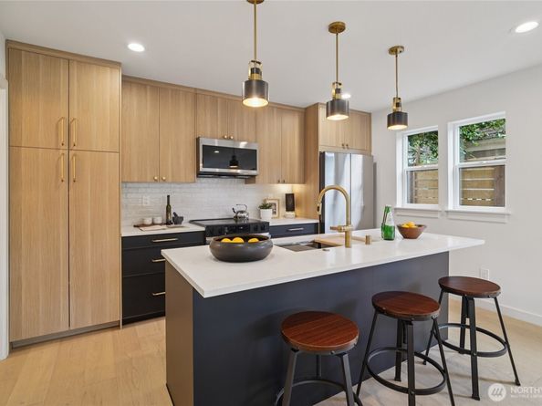 8227 Latona Avenue NE, Seattle WA 98115