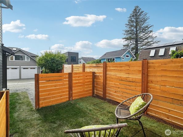8227 Latona Avenue NE, Seattle WA 98115