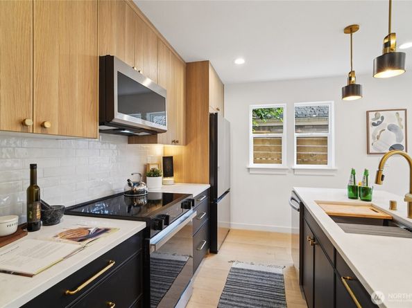 8227 Latona Avenue NE, Seattle WA 98115