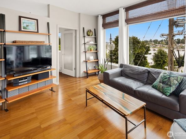 2960 Eastlake Avenue E 313, Seattle WA 98102