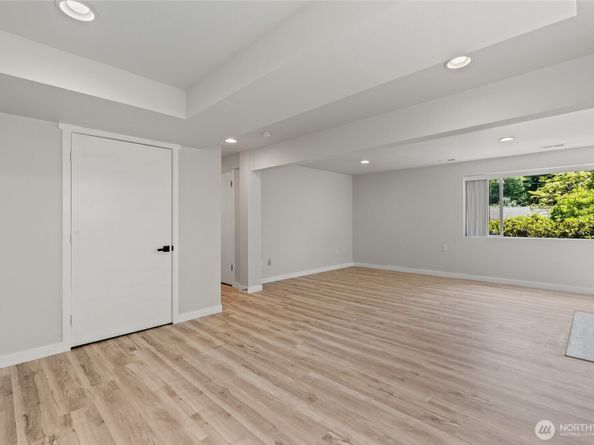 13726 SE 24th Street, Bellevue WA 98005