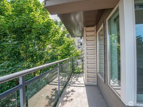 1550 Eastlake Avenue E 201, Seattle WA 98102