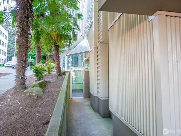 1550 Eastlake Avenue E 201, Seattle WA 98102