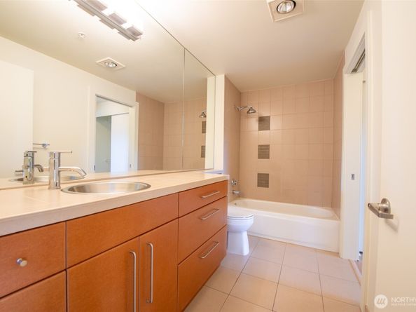 1550 Eastlake Avenue E 201, Seattle WA 98102