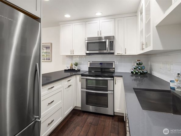7850 E Green Lake Drive N 301, Seattle WA 98103