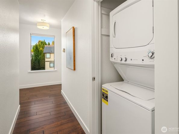 7850 E Green Lake Drive N 301, Seattle WA 98103