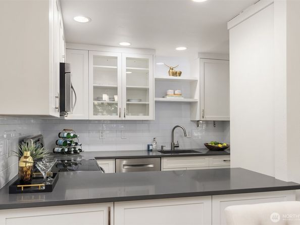7850 E Green Lake Drive N 301, Seattle WA 98103