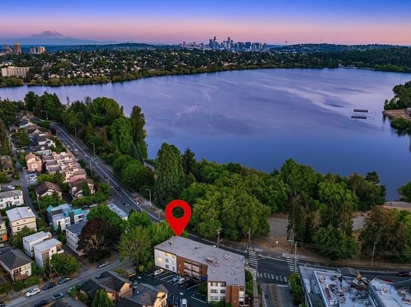 7850 E Green Lake Drive N 301, Seattle WA 98103