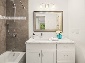 7850 E Green Lake Drive N 301, Seattle WA 98103
