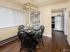 5220 21st Avenue NE 1, Seattle WA 98105