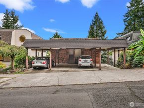 5220 21st Avenue NE 1, Seattle WA 98105