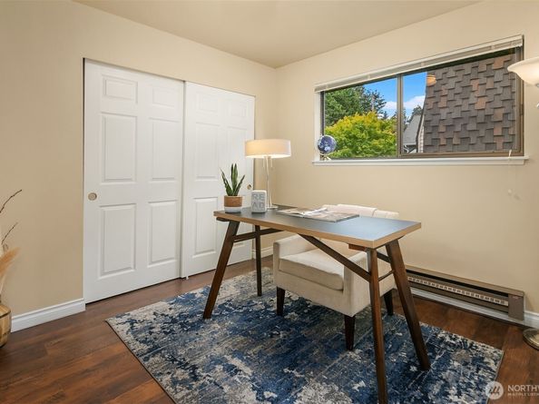 5220 21st Avenue NE 1, Seattle WA 98105