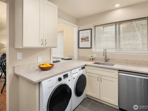 5220 21st Avenue NE 1, Seattle WA 98105