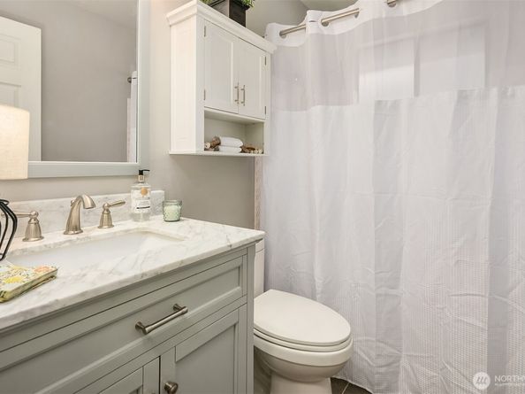 5220 21st Avenue NE 1, Seattle WA 98105