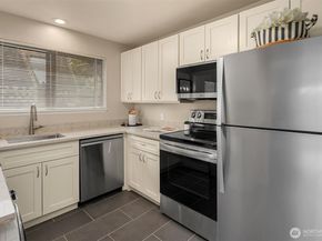5220 21st Avenue NE 1, Seattle WA 98105