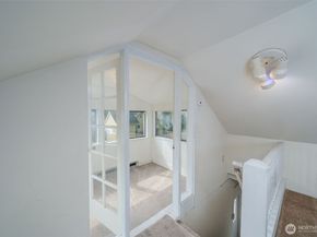 329 NE 51st Street, Seattle WA 98105