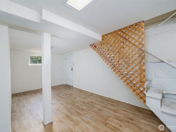 329 NE 51st Street, Seattle WA 98105