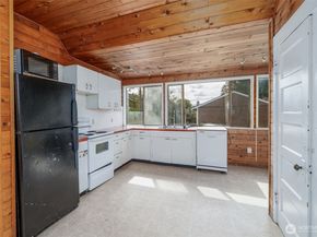 329 NE 51st Street, Seattle WA 98105