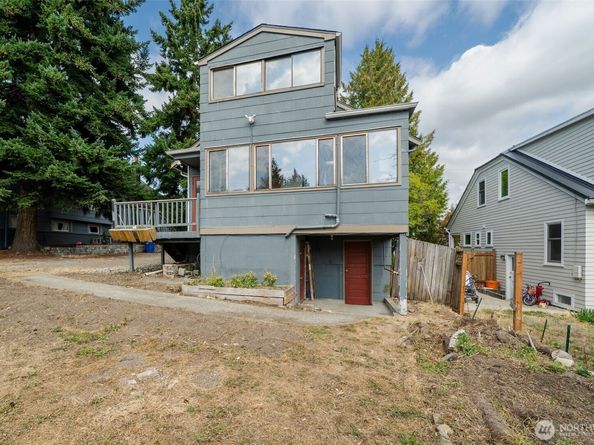 329 NE 51st Street, Seattle WA 98105