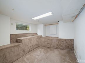 329 NE 51st Street, Seattle WA 98105