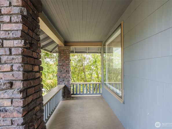 329 NE 51st Street, Seattle WA 98105