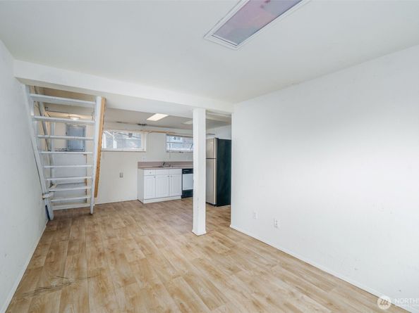 329 NE 51st Street, Seattle WA 98105