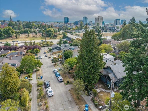 329 NE 51st Street, Seattle WA 98105