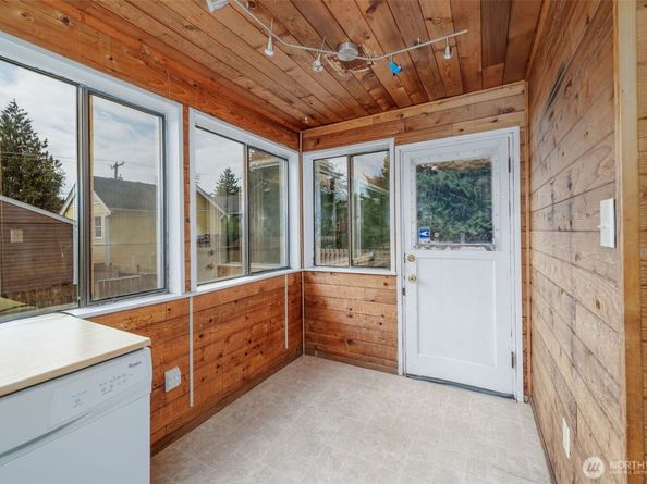 329 NE 51st Street, Seattle WA 98105