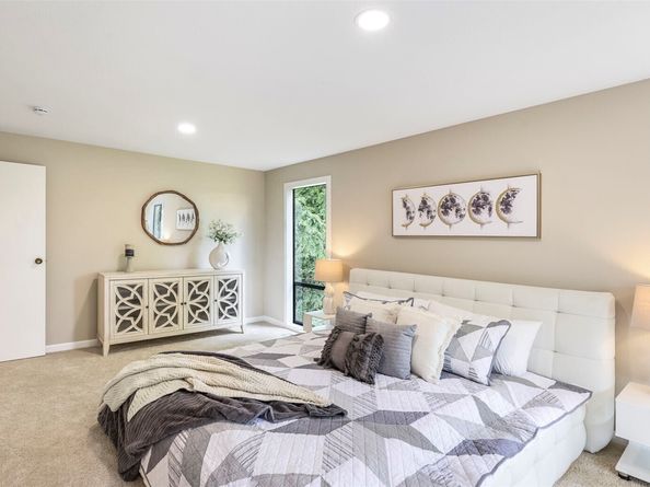 17606 NE 27th Street, Redmond WA 98052