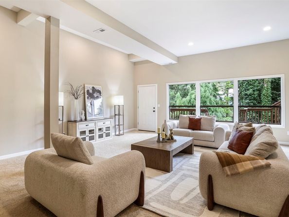 17606 NE 27th Street, Redmond WA 98052