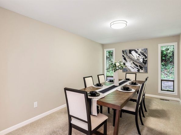 17606 NE 27th Street, Redmond WA 98052