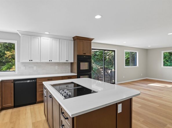 17606 NE 27th Street, Redmond WA 98052