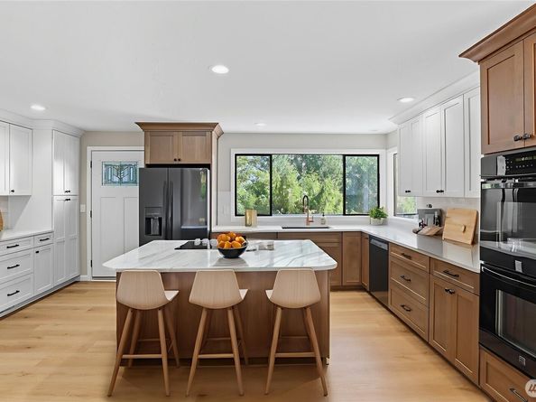 17606 NE 27th Street, Redmond WA 98052