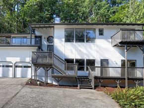 17606 NE 27th Street, Redmond WA 98052